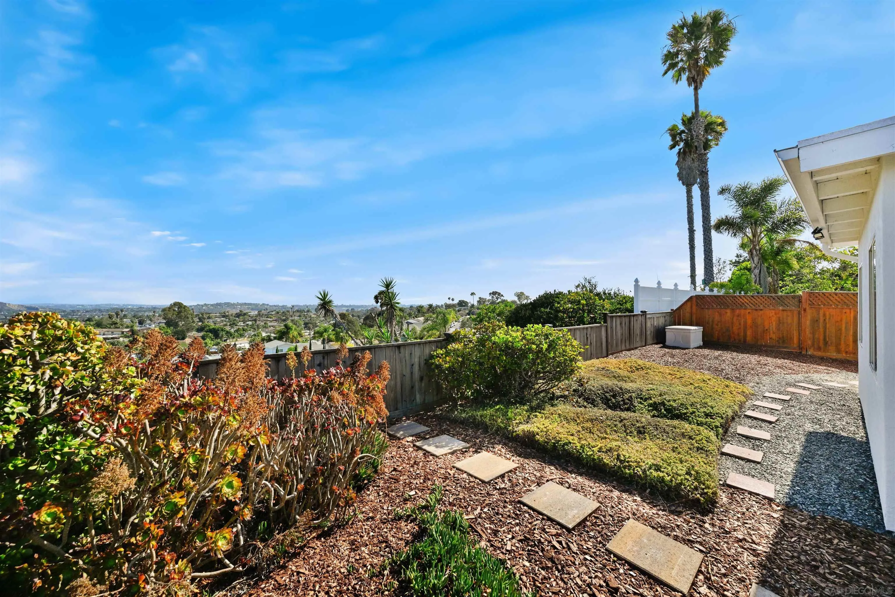 https://cdn.realtyfeed.com/cdn/127/260012705/5ff85a209609383f879d281dd7ad53d0.webp