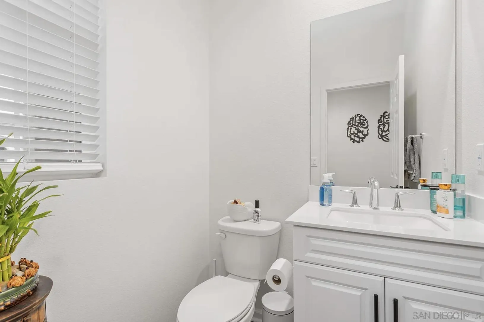 https://cdn.realtyfeed.com/cdn/127/260012707/10341cebcc355098d01dce8f8c0ffc52.webp