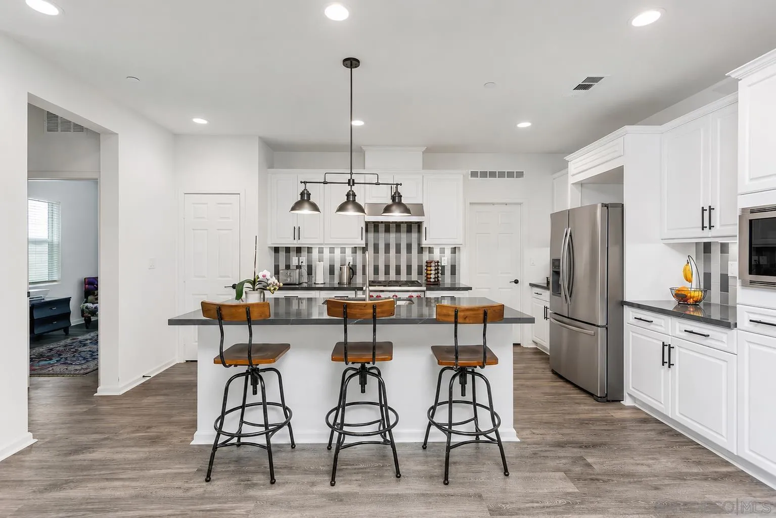 https://cdn.realtyfeed.com/cdn/127/260012707/2e5c53472eaa59364b9f300c00d185ac.webp