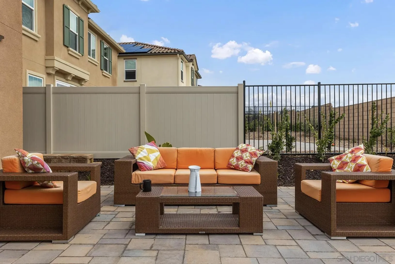 https://cdn.realtyfeed.com/cdn/127/260012707/399fa84c529d8d270289b43a854370ee.webp