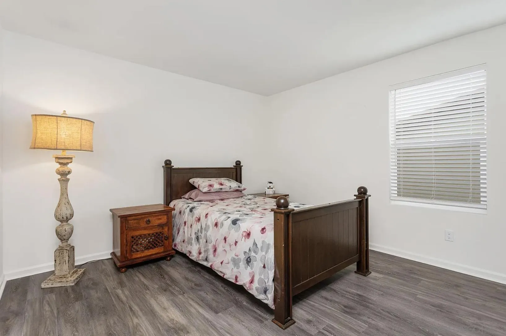 https://cdn.realtyfeed.com/cdn/127/260012707/743df371eb874fd82698b51f65f9e0dc.webp