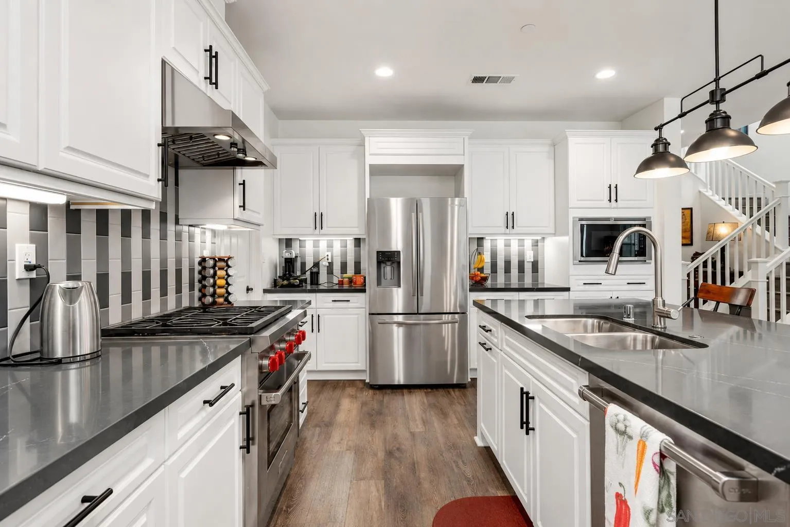 https://cdn.realtyfeed.com/cdn/127/260012707/8f4c8f017566abf7387023ffcf1bb7e0.webp