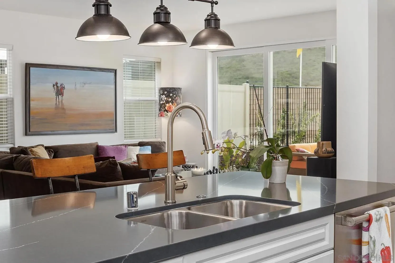 https://cdn.realtyfeed.com/cdn/127/260012707/923682acf57d7faf0eb496ba520198d9.webp