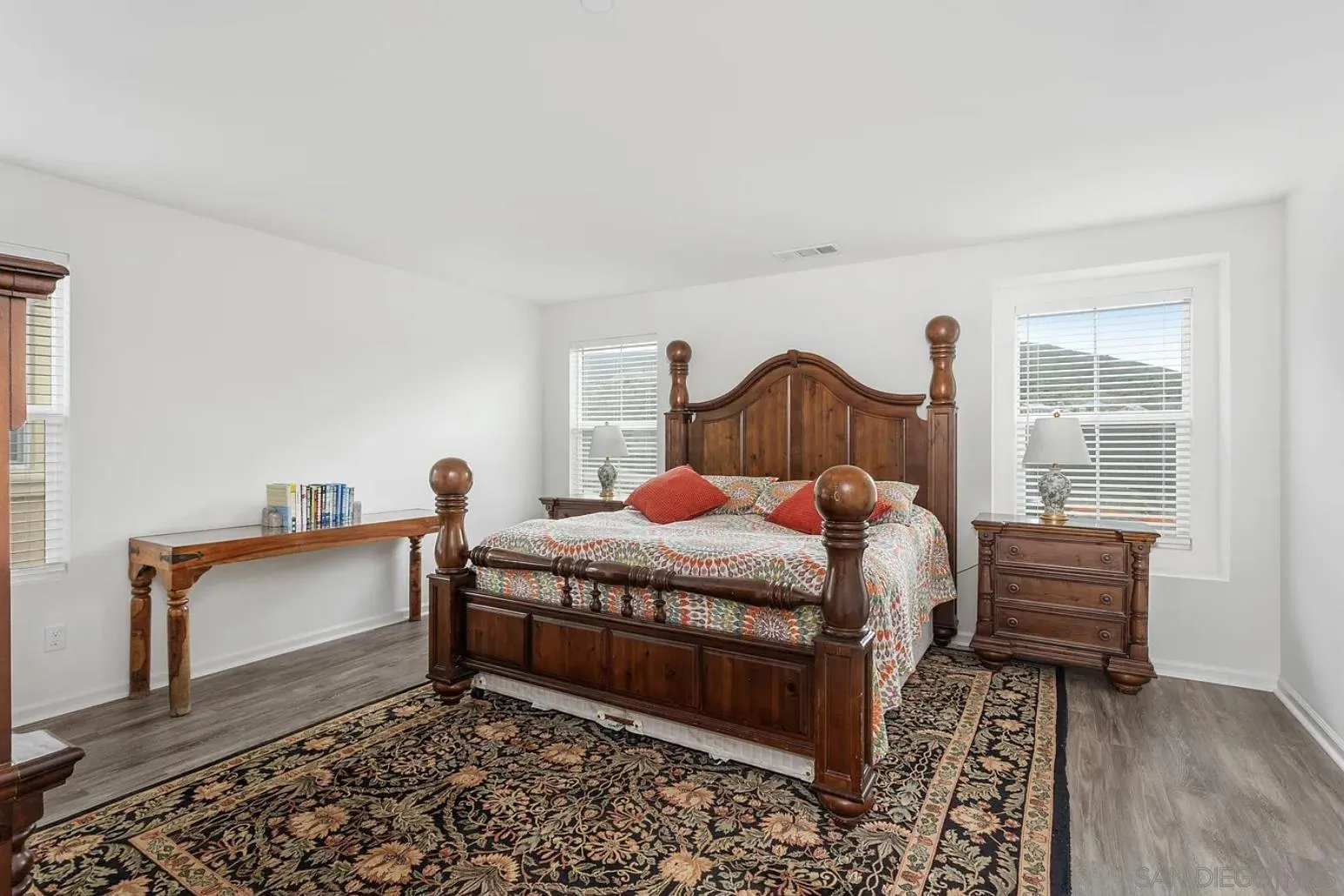https://cdn.realtyfeed.com/cdn/127/260012707/99305d1a85e38effa0cd3f72491467f0.webp