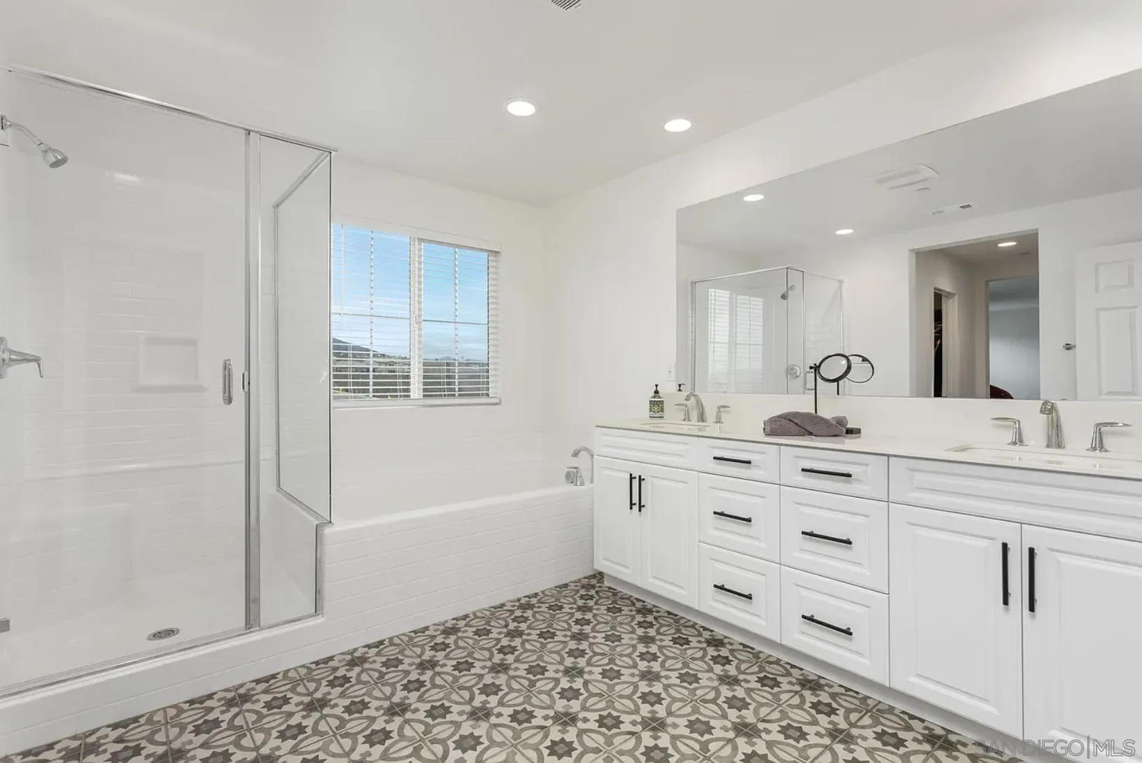 https://cdn.realtyfeed.com/cdn/127/260012707/d0a60e900fc7a4dcc86c7bf250f729ad.webp