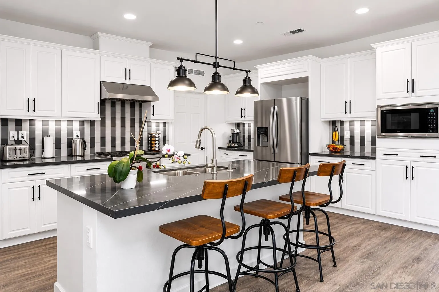 https://cdn.realtyfeed.com/cdn/127/260012707/fbe77fd48ebc3523b8bfabec846ffd01.webp