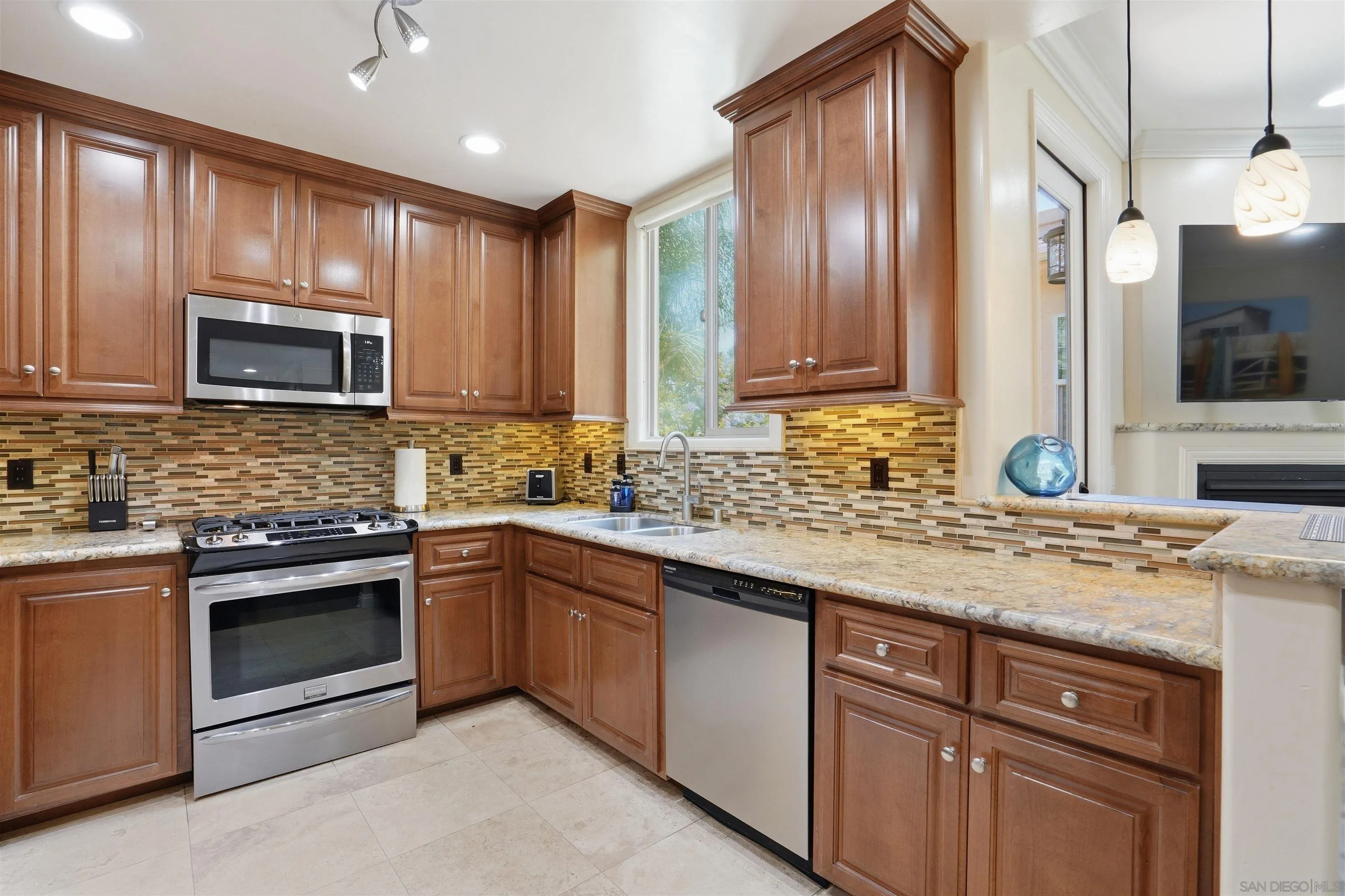 Photo #7: 260012711 Listing: Photo #7