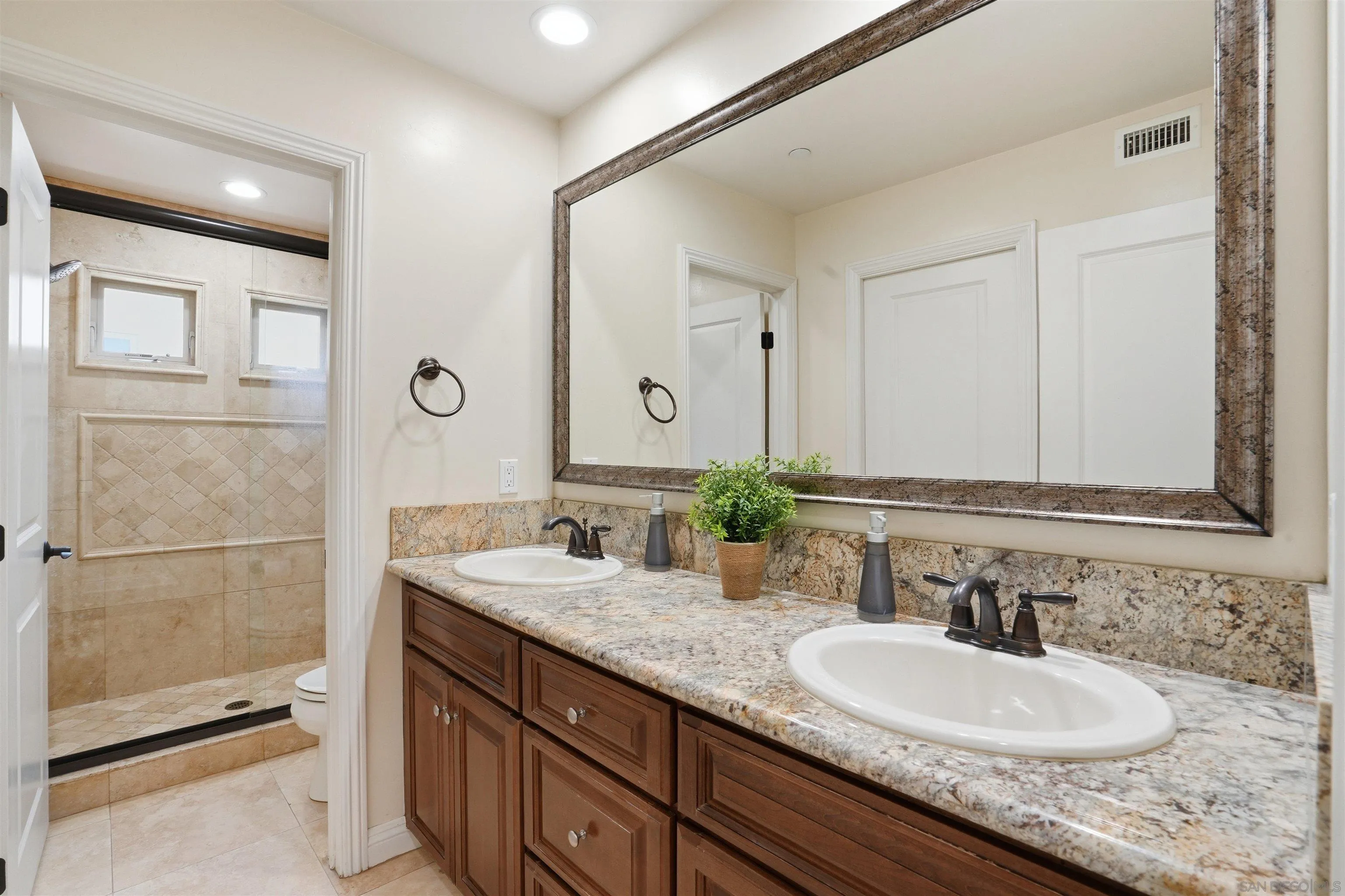 Photo #15: 260012711 Listing: Photo #15