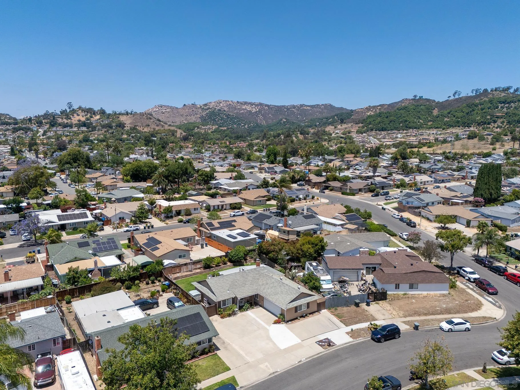 https://cdn.realtyfeed.com/cdn/127/260012712/094c0f027aa873781439fa355fa0cd48.webp