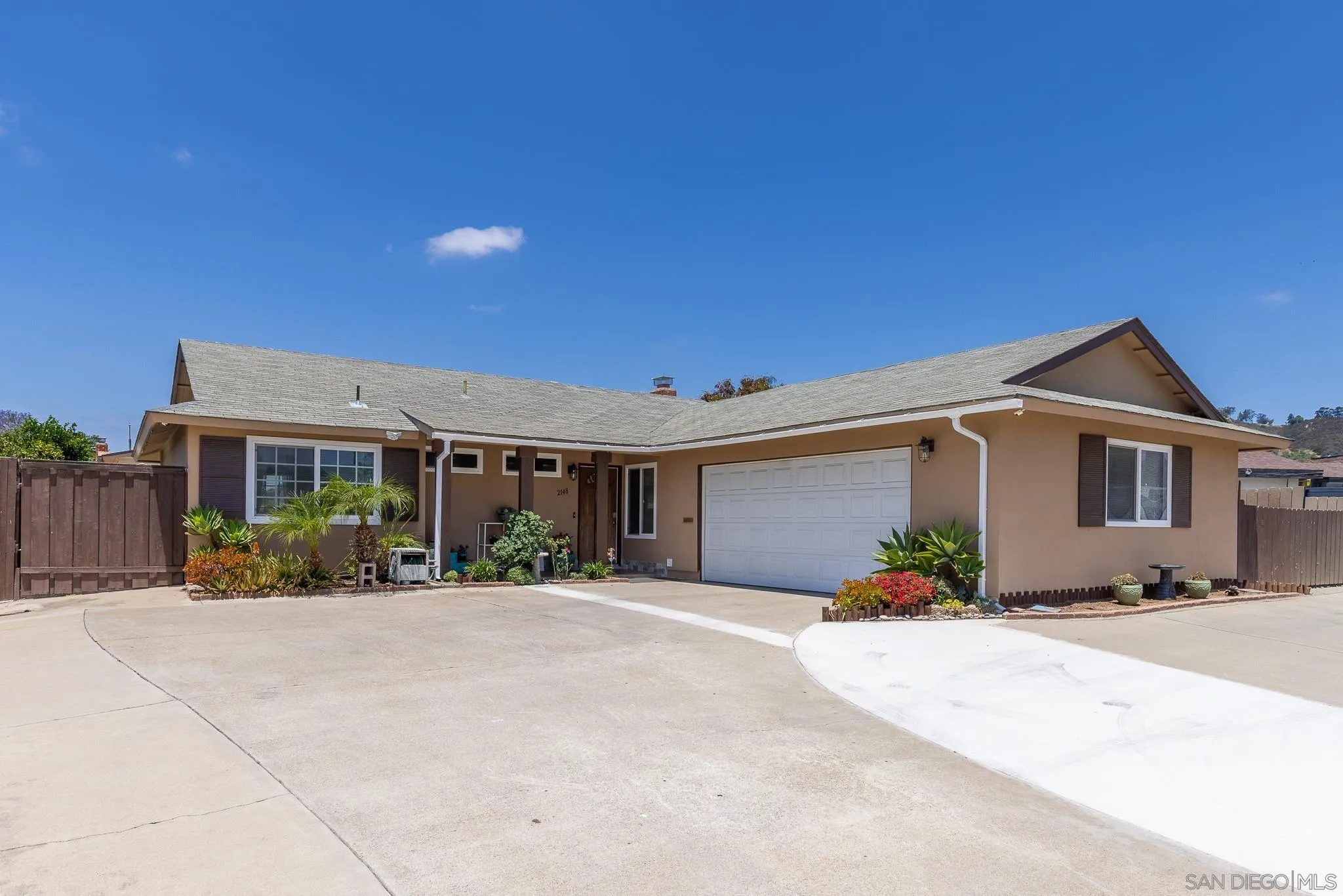 https://cdn.realtyfeed.com/cdn/127/260012712/1ae22ed147a520d63ee895e614aace86.webp