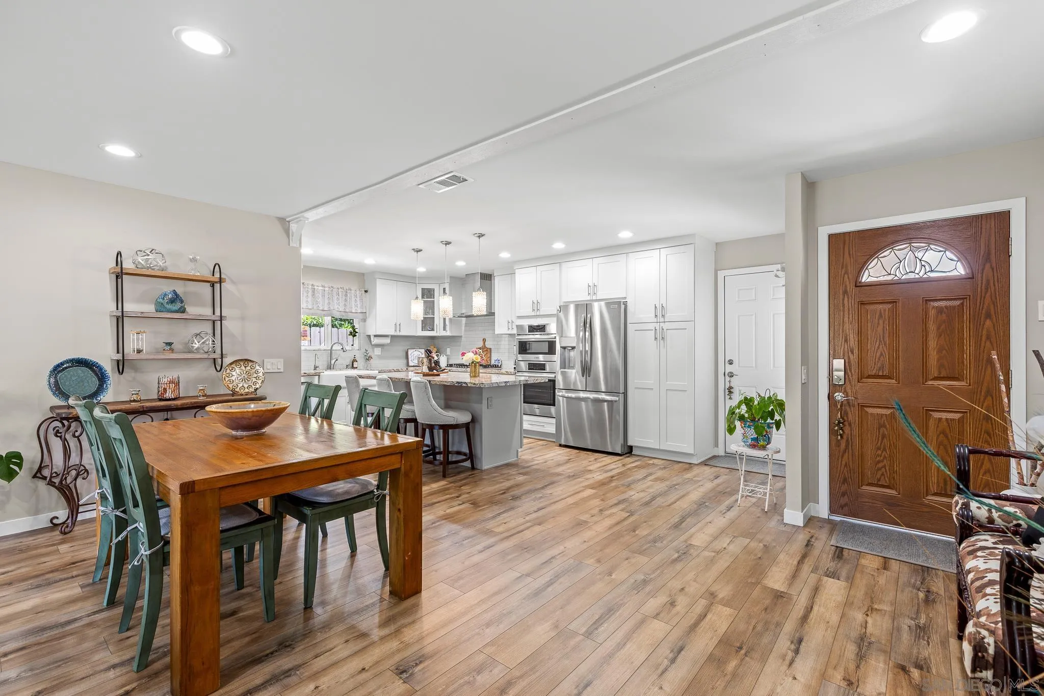 https://cdn.realtyfeed.com/cdn/127/260012712/418d183f5ed500f3dbe8da0886086f6b.webp