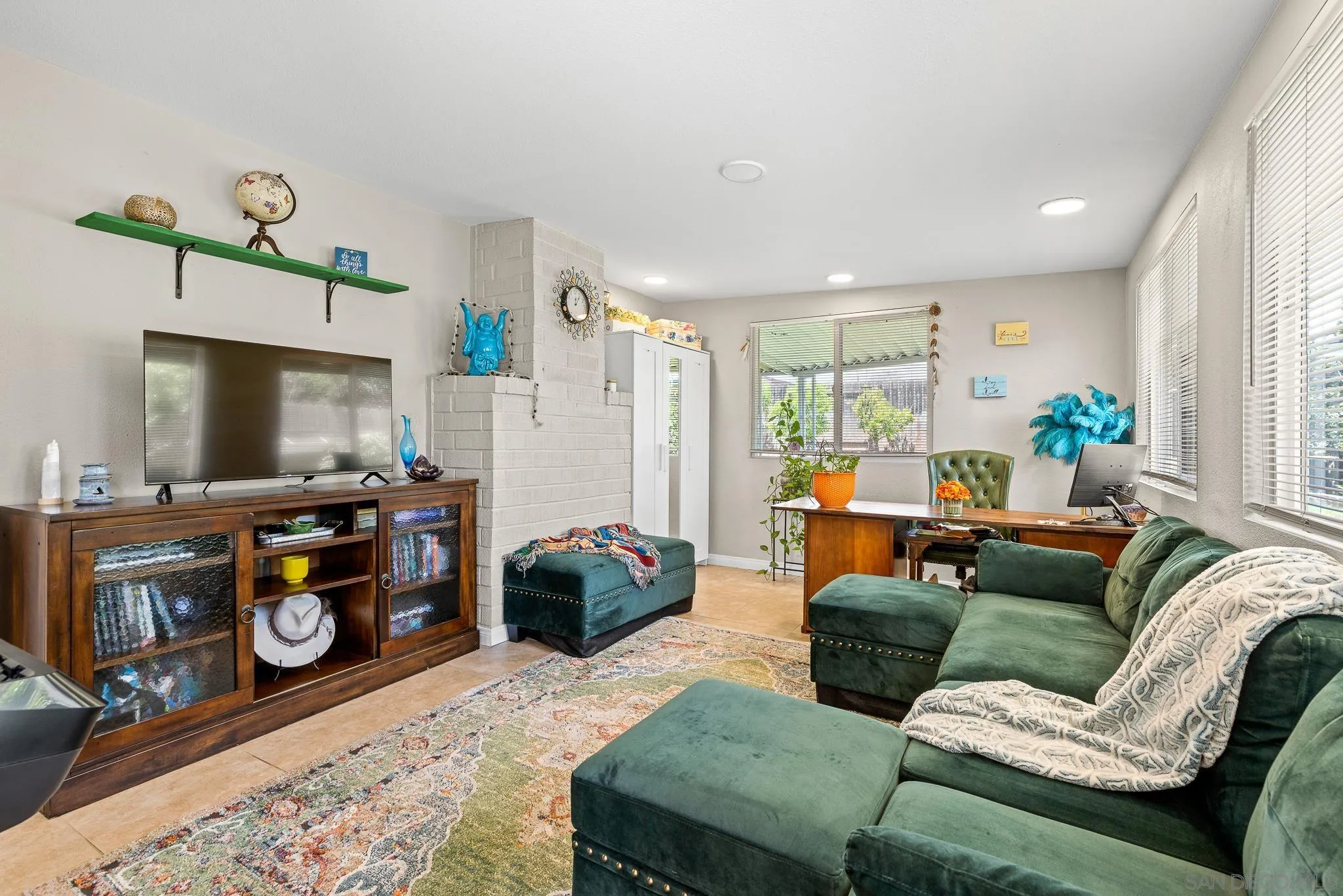https://cdn.realtyfeed.com/cdn/127/260012712/665c58f0aeaeaba7f53be4ee967d89c1.webp