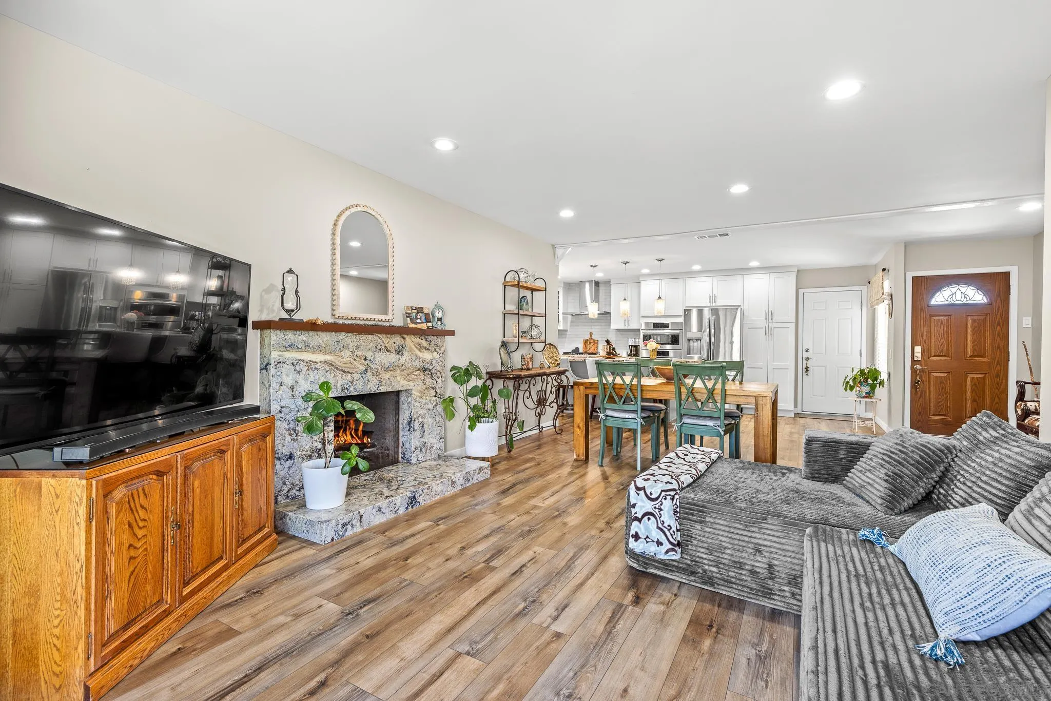 https://cdn.realtyfeed.com/cdn/127/260012712/6ea800f87620c1e4954efaddf34f1b74.webp