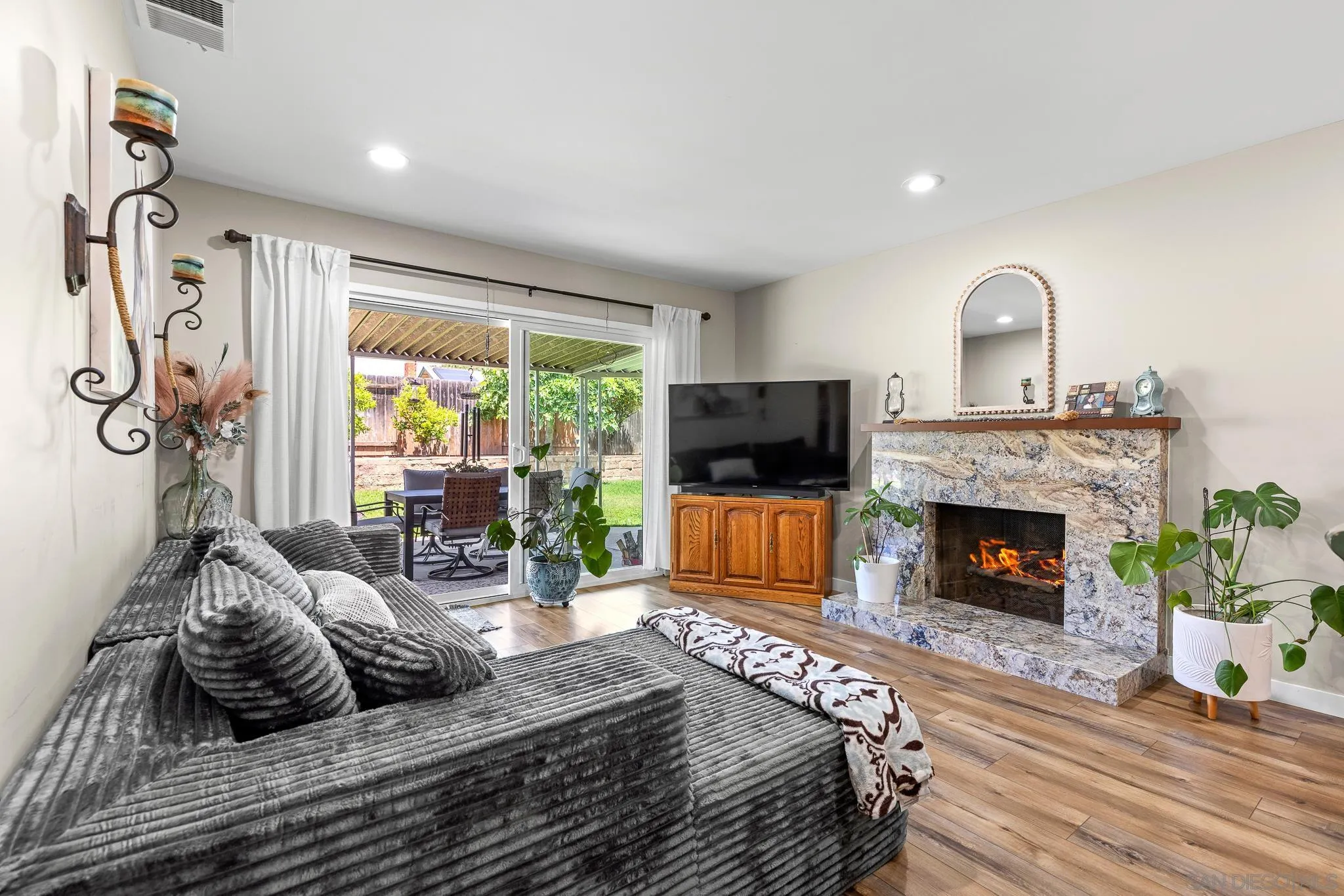https://cdn.realtyfeed.com/cdn/127/260012712/738b2b2a635c418fb3dc3d8eaa89c1a8.webp