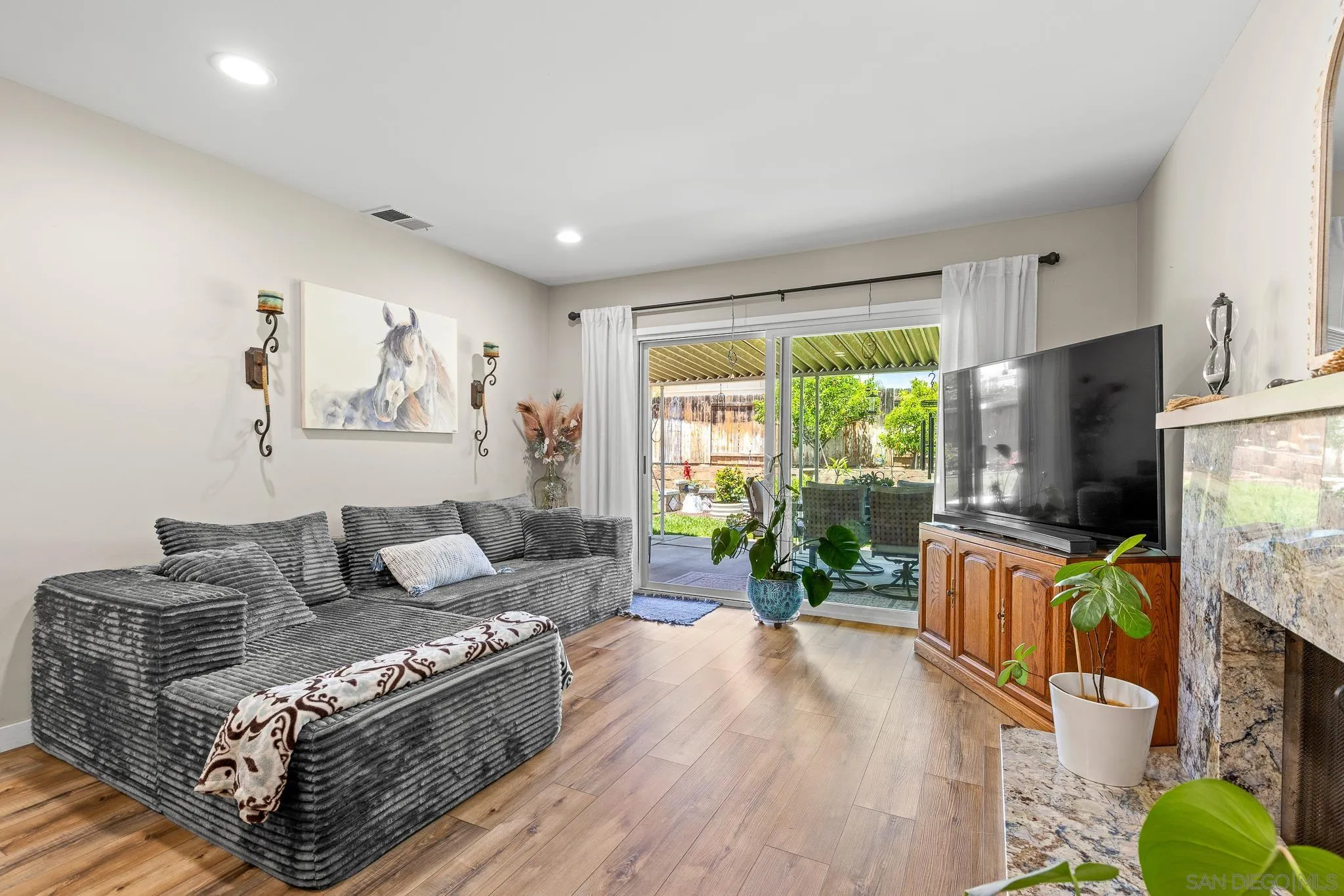 https://cdn.realtyfeed.com/cdn/127/260012712/821592d7051b6cc69a8d7e8791334a15.webp