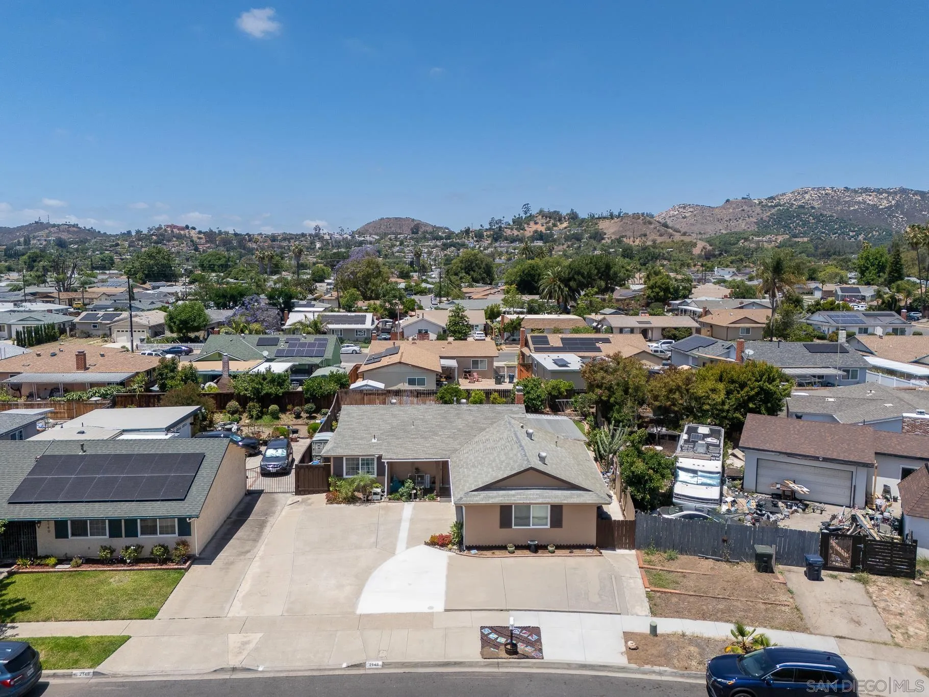 https://cdn.realtyfeed.com/cdn/127/260012712/887636570d210f41735b649f16746bfe.webp