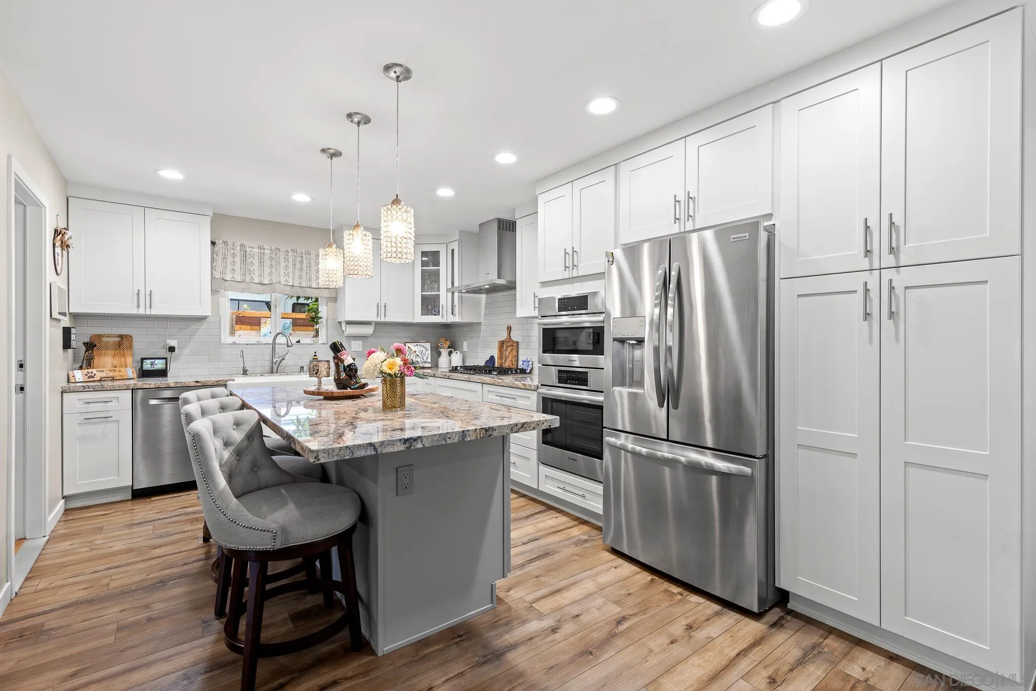 https://cdn.realtyfeed.com/cdn/127/260012712/a3d33976b2eae63ead354b9496b5d4e7.webp
