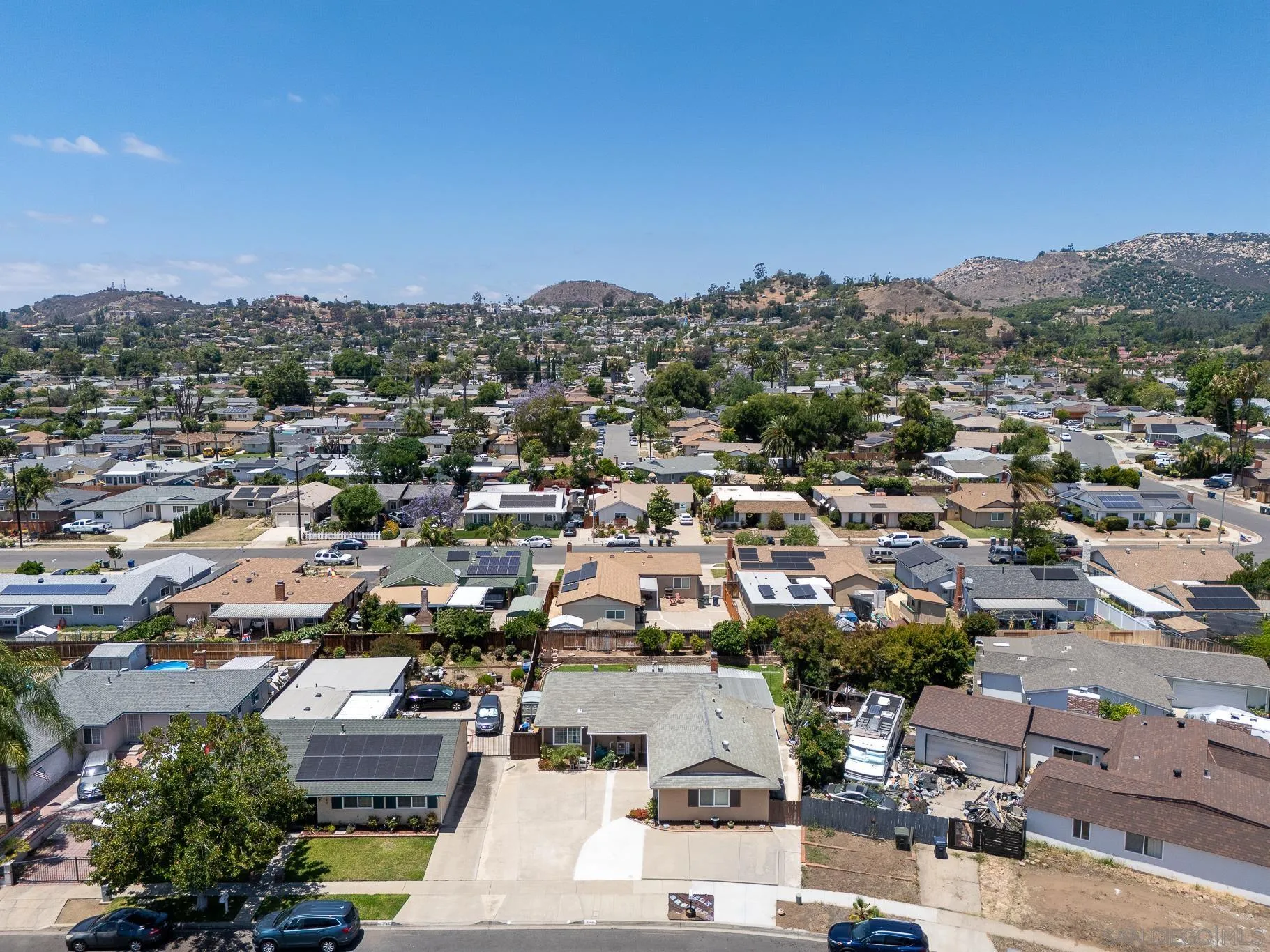 https://cdn.realtyfeed.com/cdn/127/260012712/c9ec3021ee6ba32b983fa81769f5ca50.webp