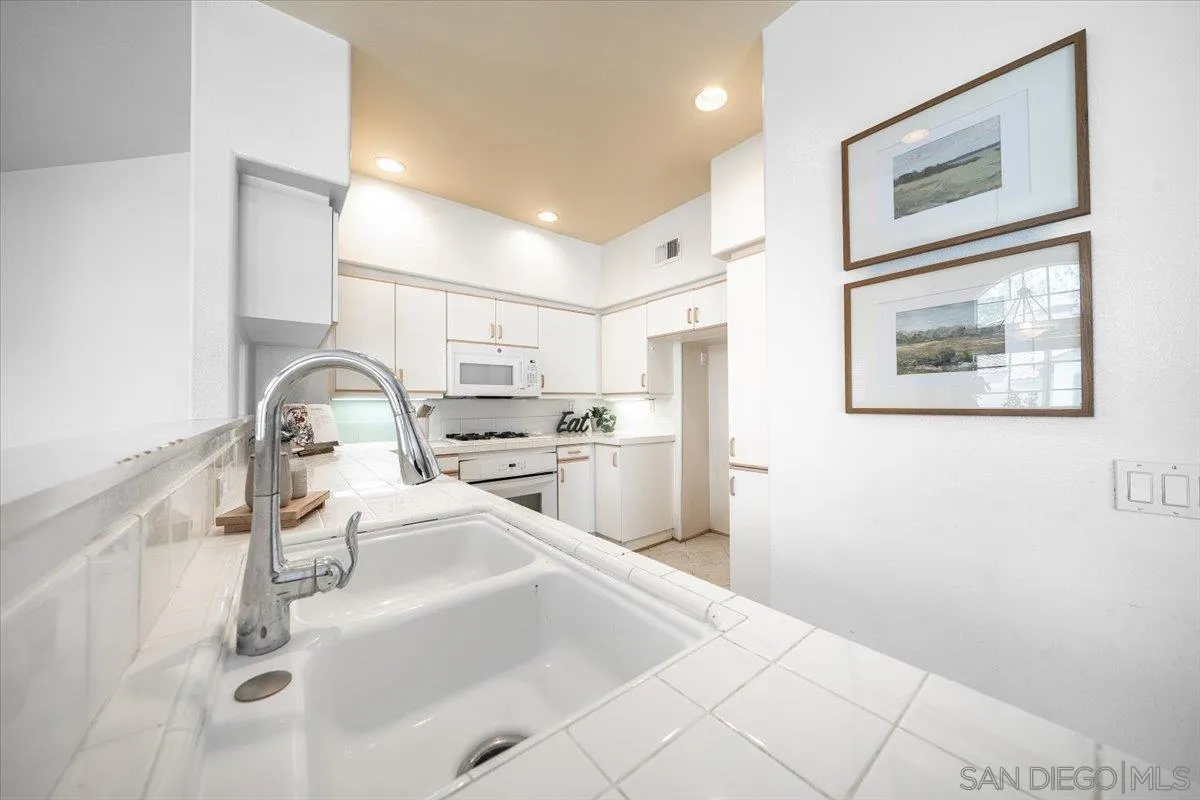 Photo #11: 260012714 Listing: Photo #11