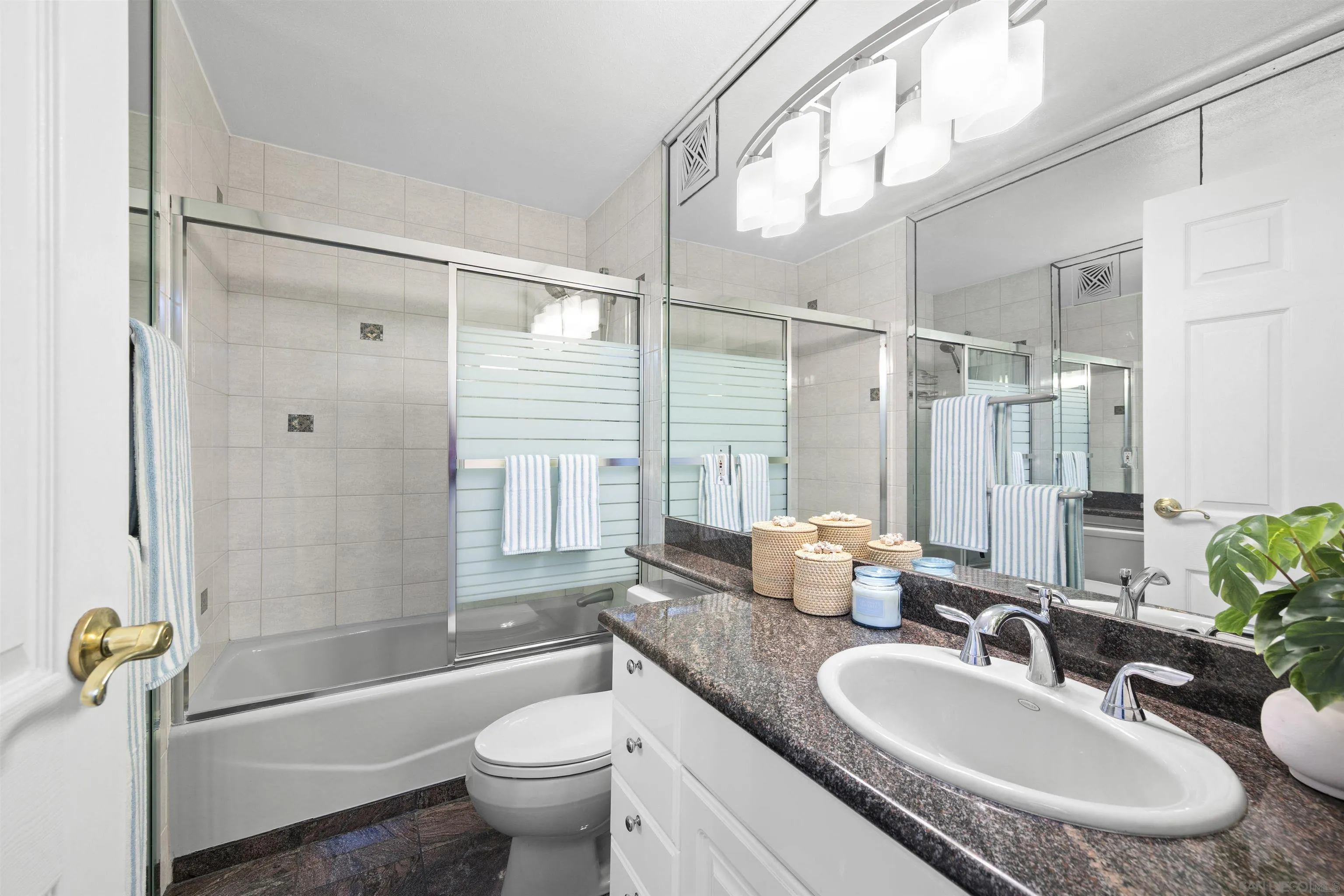 https://cdn.realtyfeed.com/cdn/127/260012718/2abe887b189a7b260146c95049186c82.webp