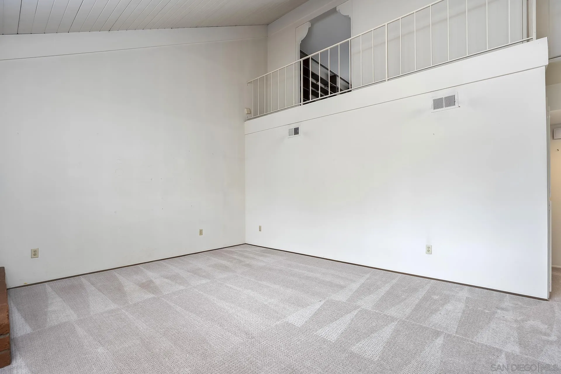 https://cdn.realtyfeed.com/cdn/127/260012720/01946be0b267466d1262545c8b5f3e5f.webp