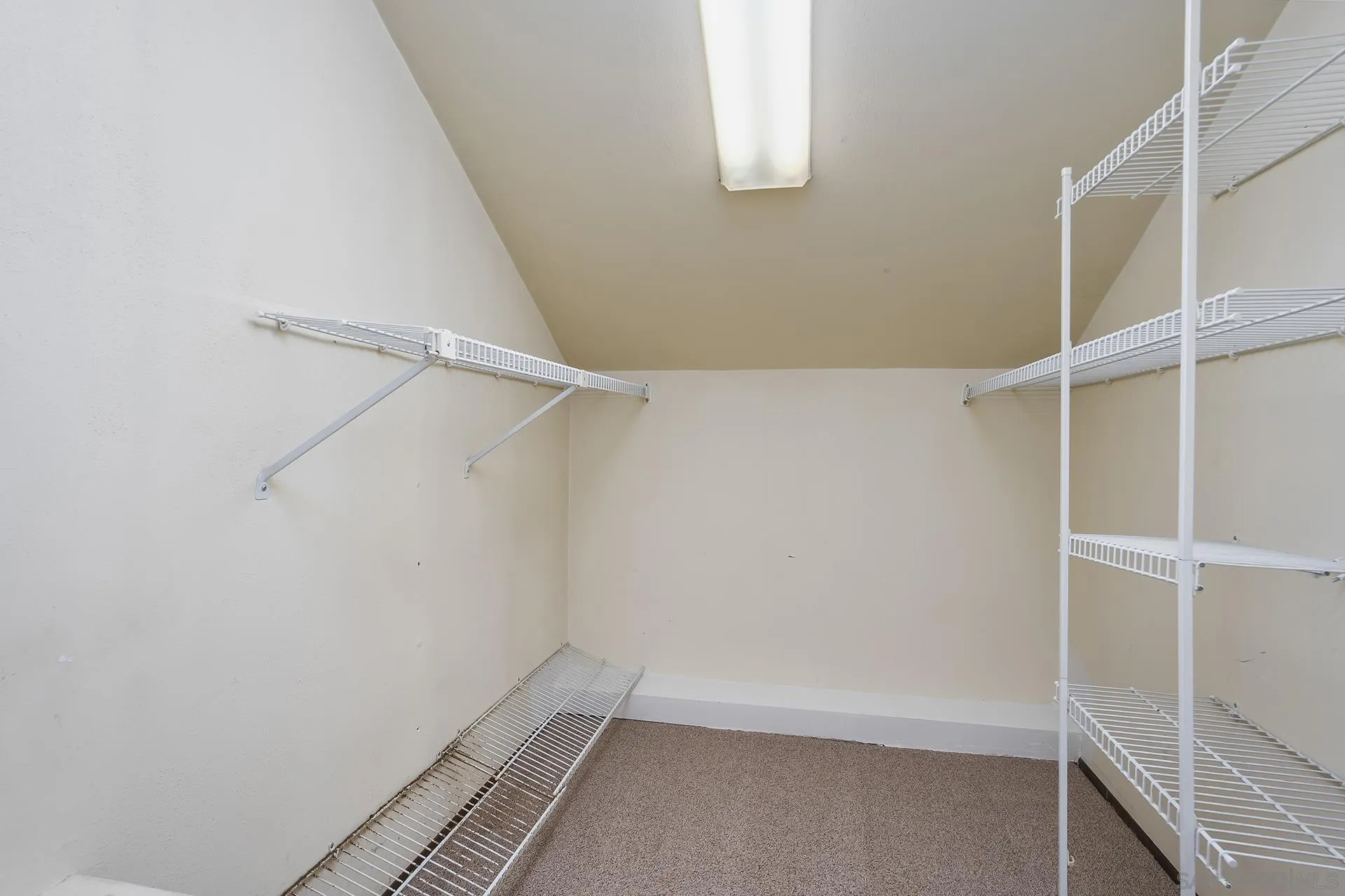 https://cdn.realtyfeed.com/cdn/127/260012720/218964320b10beacb417c06496fc3e34.webp