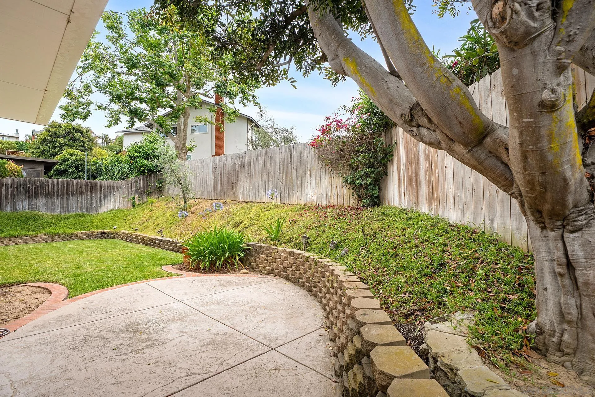 https://cdn.realtyfeed.com/cdn/127/260012720/52155351c4f2d7f66ea254ef46fbdbb1.webp