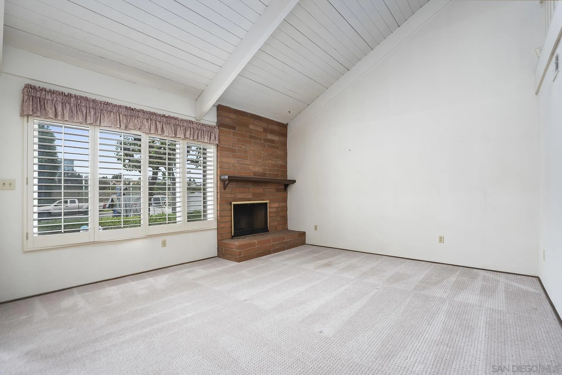 https://cdn.realtyfeed.com/cdn/127/260012720/7eda0c880d7472fd66c0e42900a1da97.webp