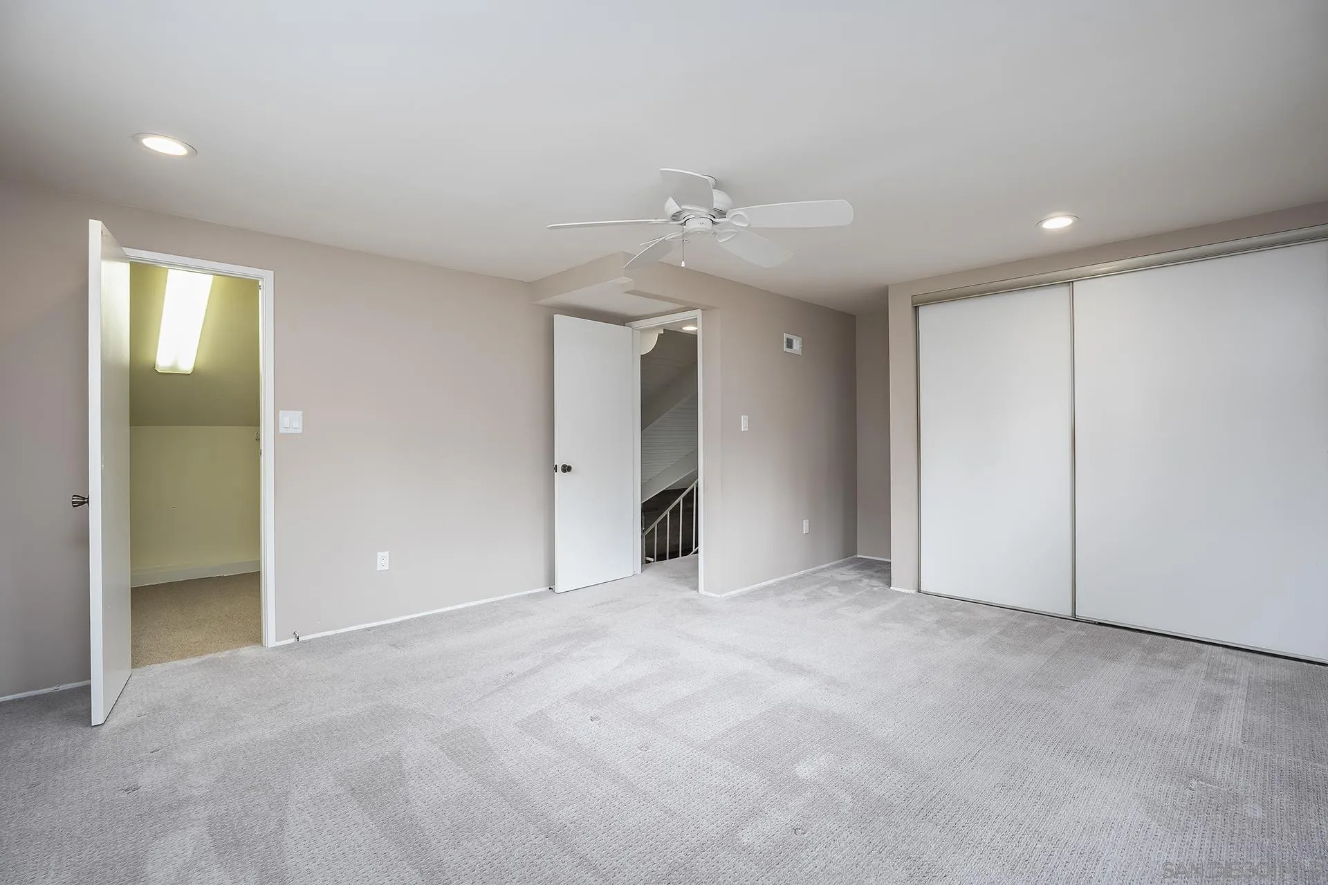 https://cdn.realtyfeed.com/cdn/127/260012720/83e67f4c3656d6031eea80b0f9e024cc.webp