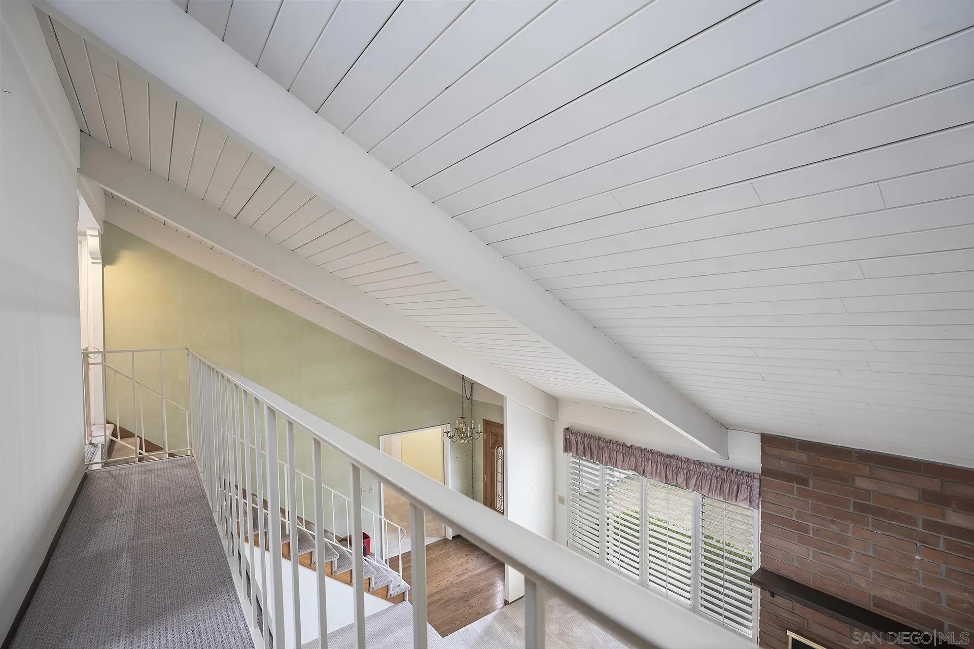 https://cdn.realtyfeed.com/cdn/127/260012720/b2b7d5ed56cd3694e02b9e9ab15ce612.webp