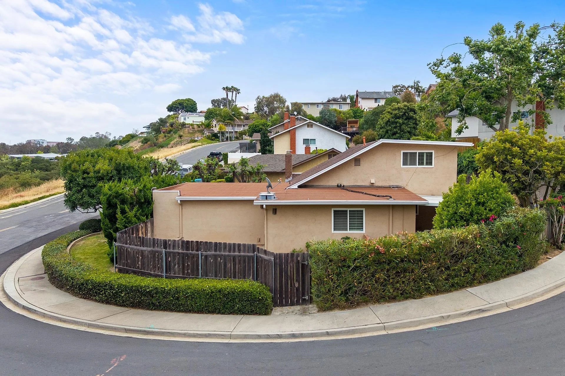 https://cdn.realtyfeed.com/cdn/127/260012720/ff17d0dc9890e6f1ba8fec74fc88be8e.webp
