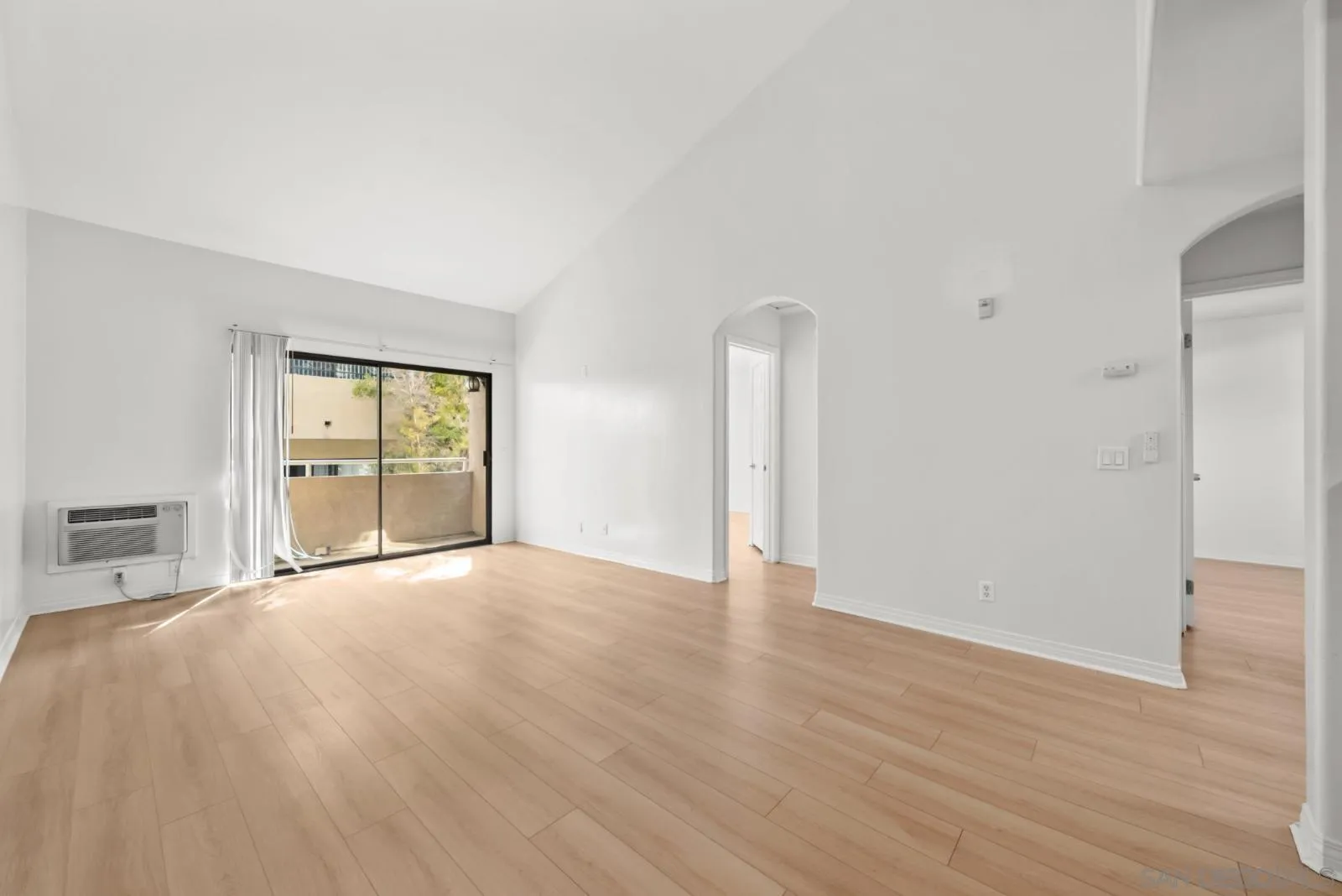 Photo #3: 260012721 Listing: Photo #3