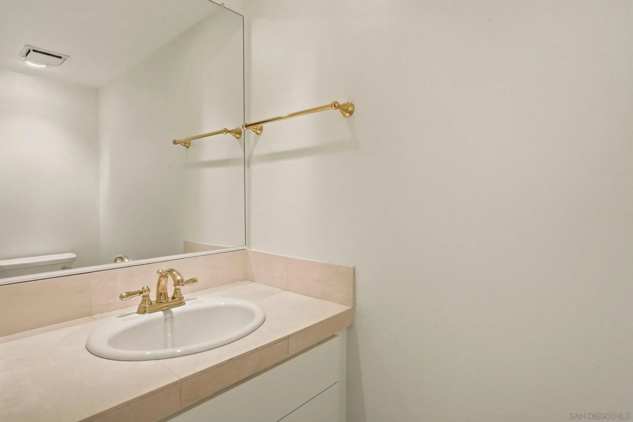 Photo #15: 260012722 Listing: Photo #15