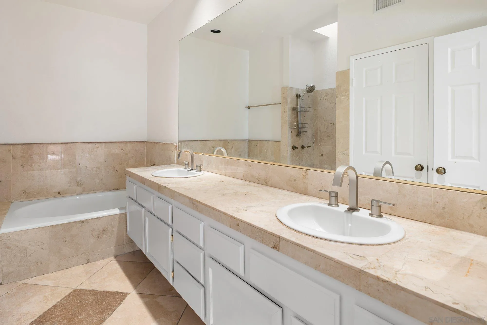 Photo #20: 260012723 Listing: Photo #20