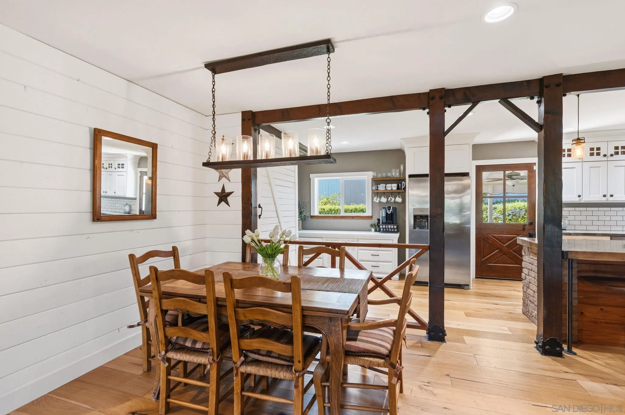 https://cdn.realtyfeed.com/cdn/127/260012724/acabc5e79a624f842f15fe9059d47658.webp