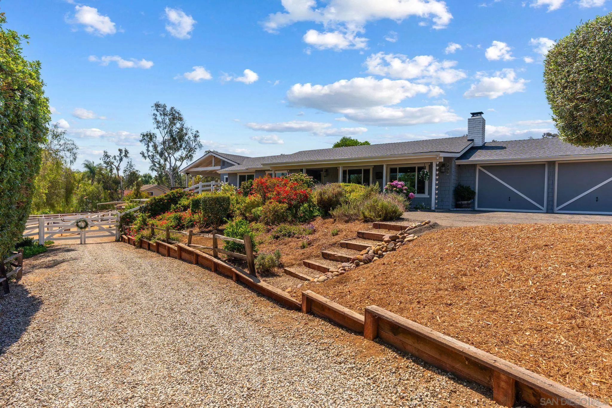 https://cdn.realtyfeed.com/cdn/127/260012724/d5b3ebbf234a52132bfca45af32b474f.webp