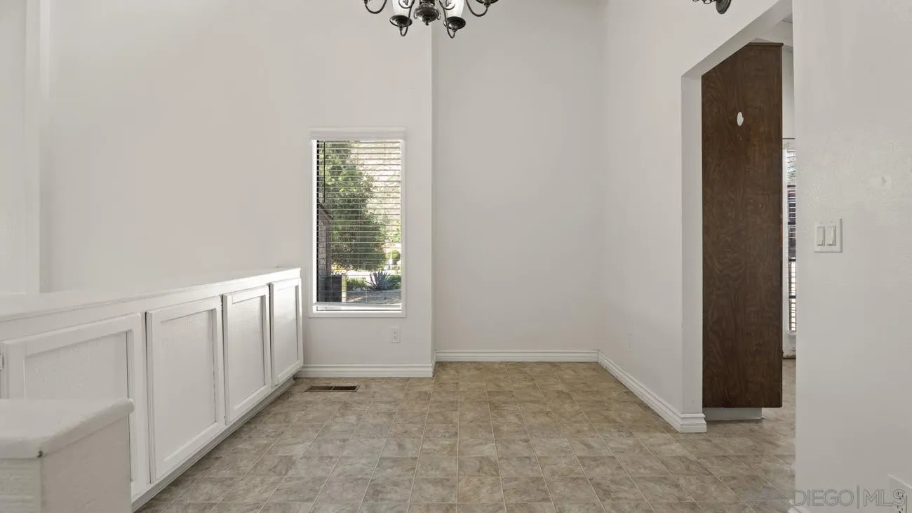https://cdn.realtyfeed.com/cdn/127/260012725/893dd0a9bbdc2d3c69bdd2105785c72c.webp