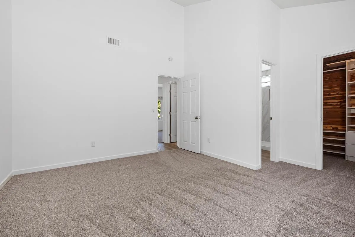 https://cdn.realtyfeed.com/cdn/127/260012726/26d7e089ba0d8746333158fb7cda7820.webp