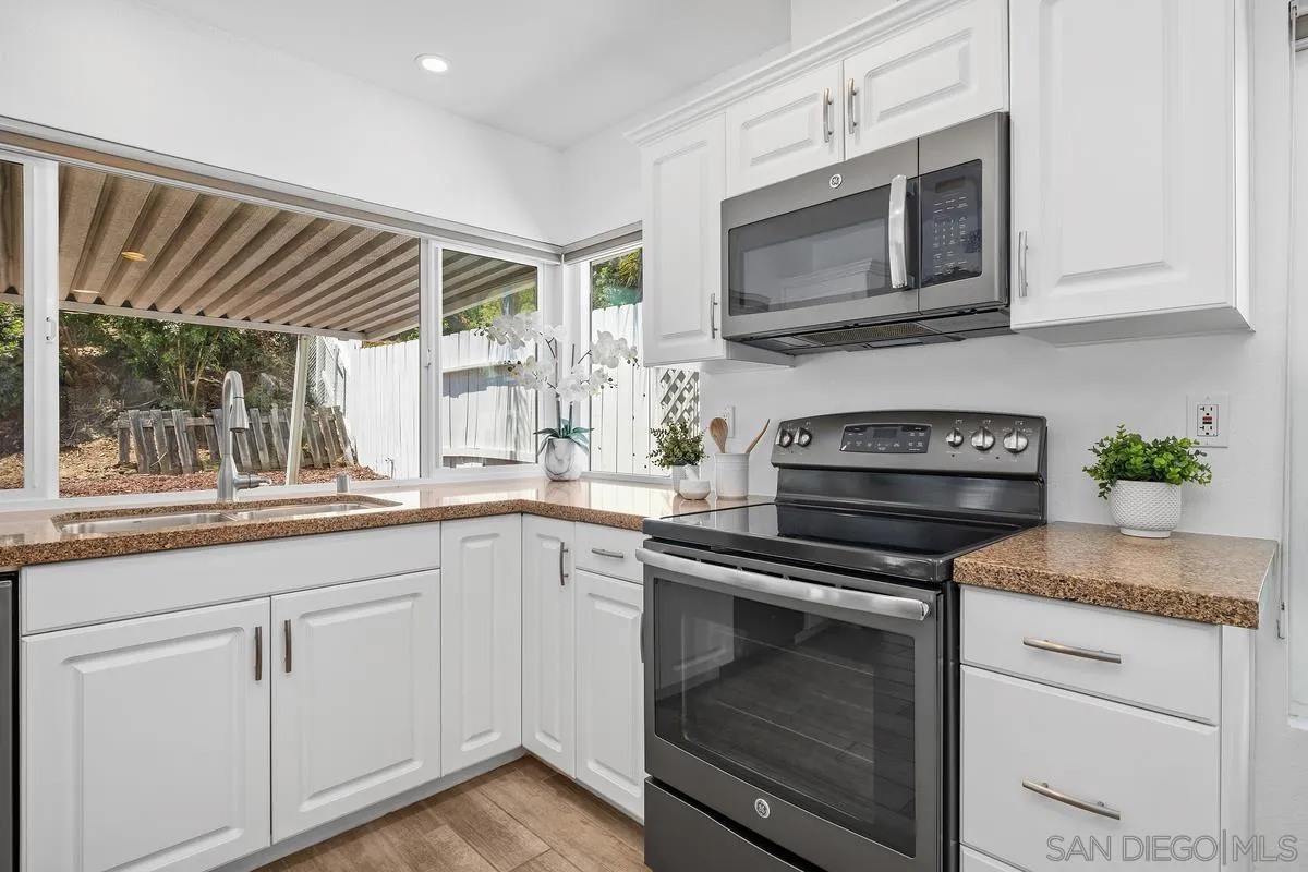 https://cdn.realtyfeed.com/cdn/127/260012726/bd97f676175876d35572582211d67a4a.webp