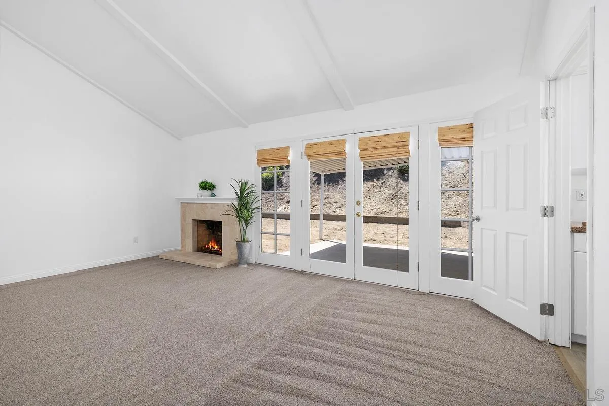 https://cdn.realtyfeed.com/cdn/127/260012726/de82784c37bd87655734d873444d75c2.webp