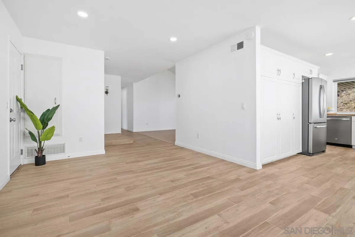 https://cdn.realtyfeed.com/cdn/127/260012726/fe9ebeab53704ef5b0048fe30c36f94e.webp