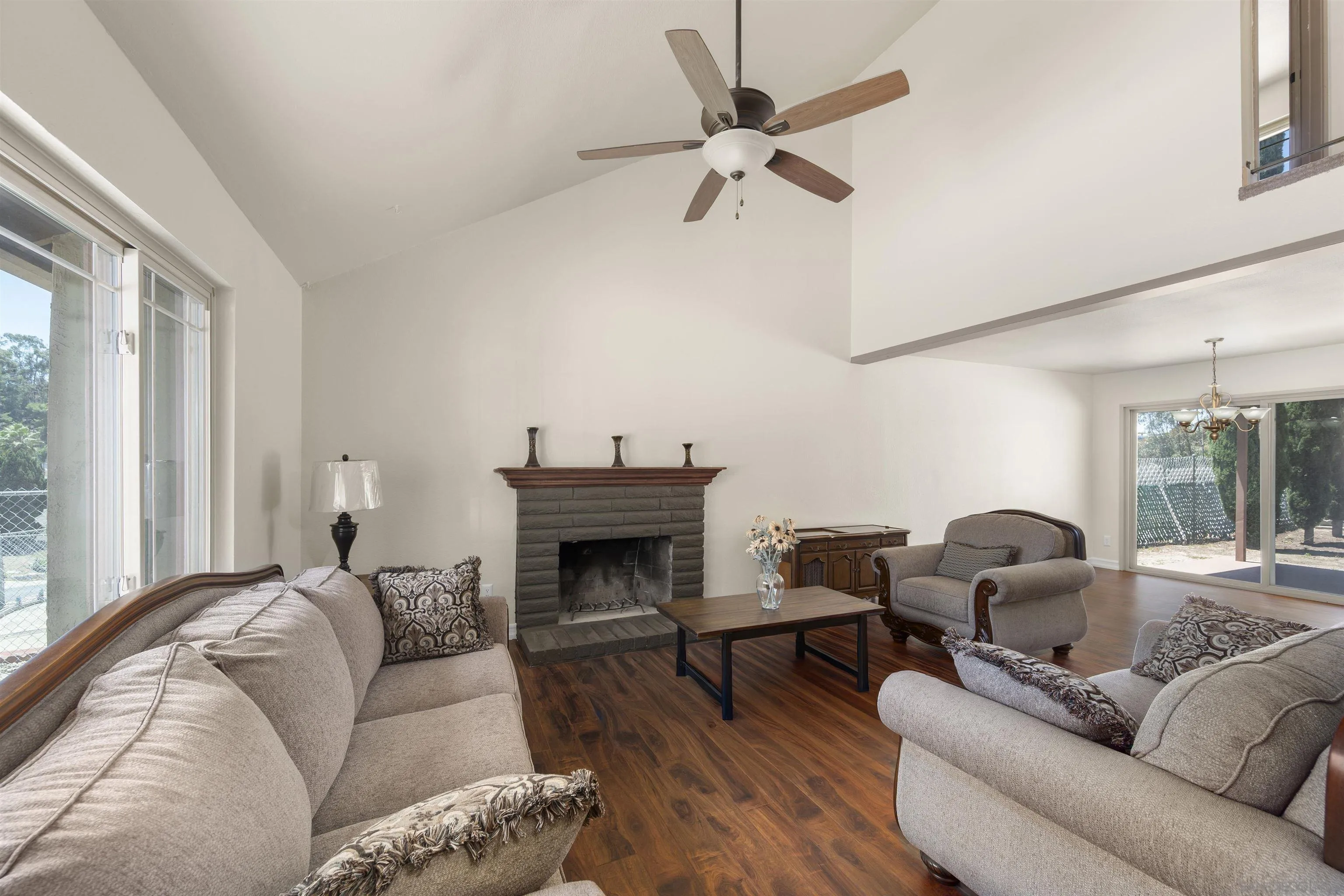https://cdn.realtyfeed.com/cdn/127/260012728/afd6a2e30e3b2f8be97f6420b7512d58.webp