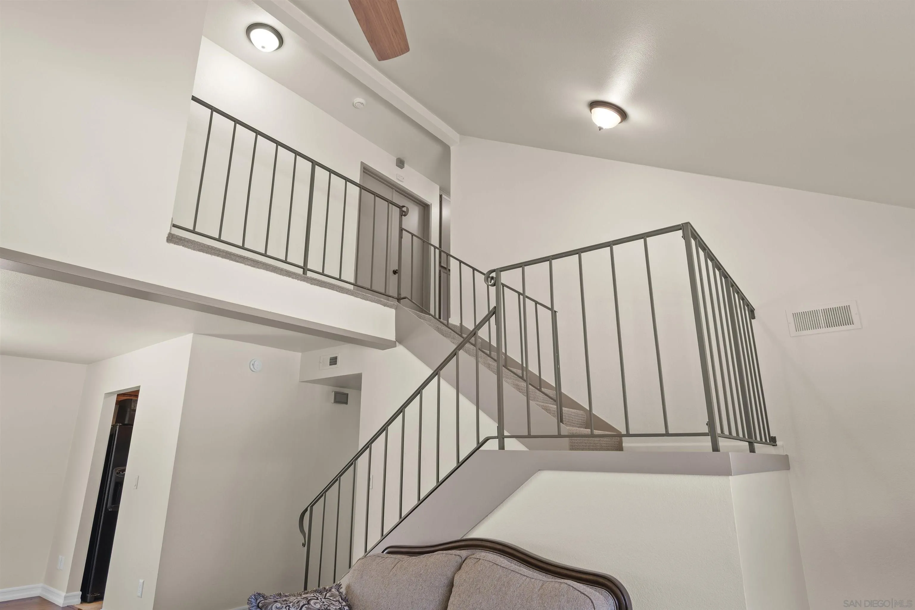 https://cdn.realtyfeed.com/cdn/127/260012728/d8f8a86ec5762e2bb4f7a1317847901d.webp