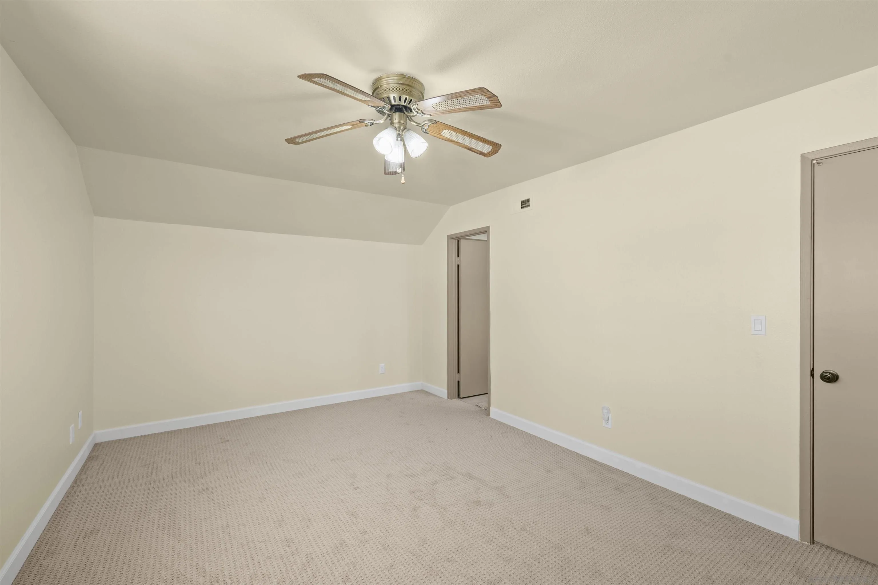 https://cdn.realtyfeed.com/cdn/127/260012728/e7bd9ea427ab56826a6044d3877da70d.webp
