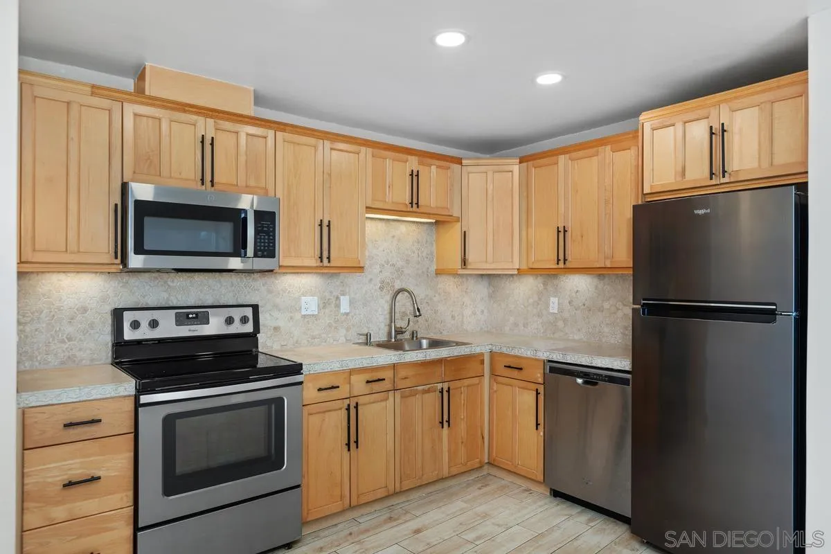 https://cdn.realtyfeed.com/cdn/127/260012732/393ef6c7765b58bf2672f031922ee4bb.webp