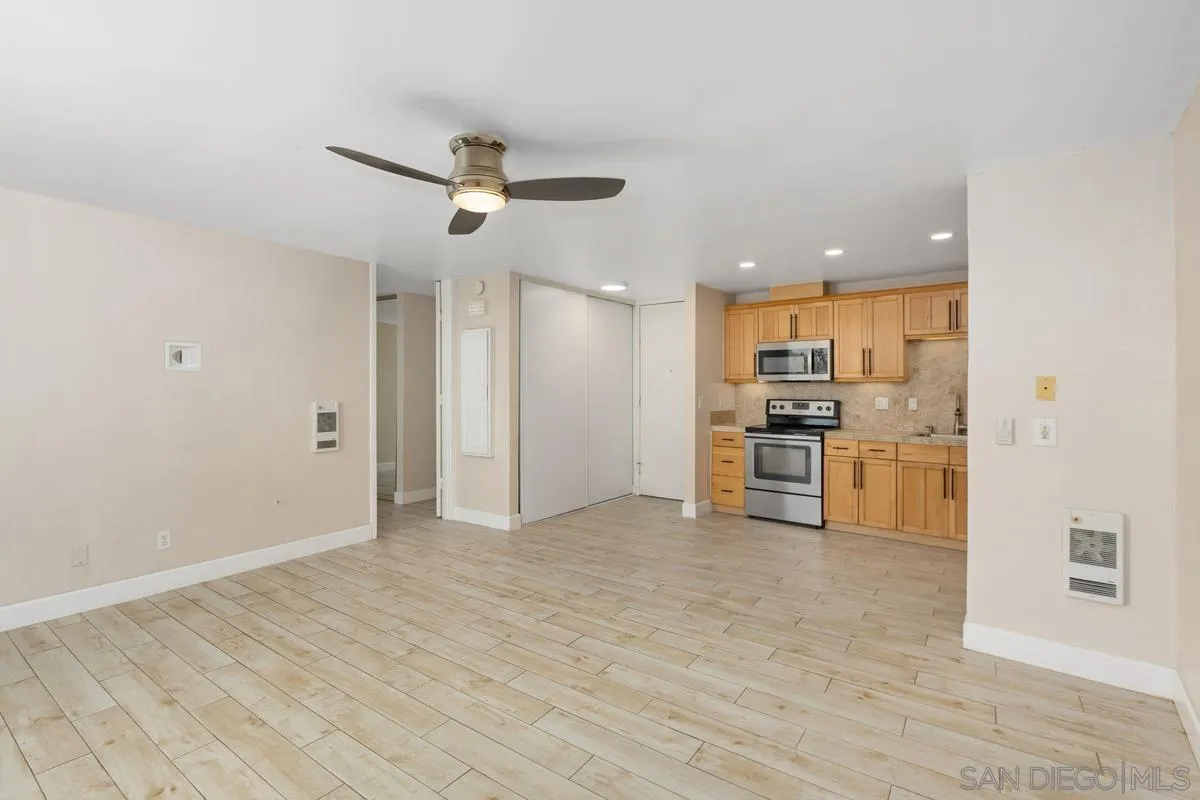 https://cdn.realtyfeed.com/cdn/127/260012732/ec237c5a349aab0c982adde672186ea1.webp
