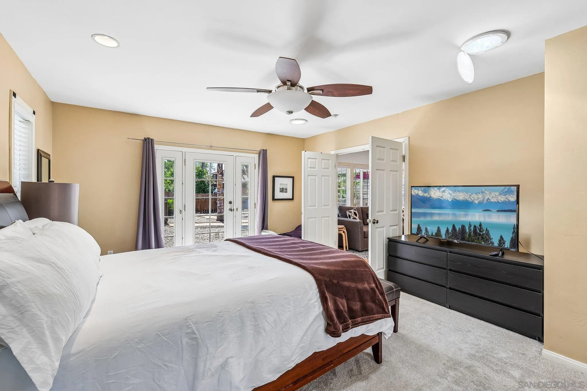 https://cdn.realtyfeed.com/cdn/127/260012733/26581a39be6f37f7127750aefa4476c8.webp