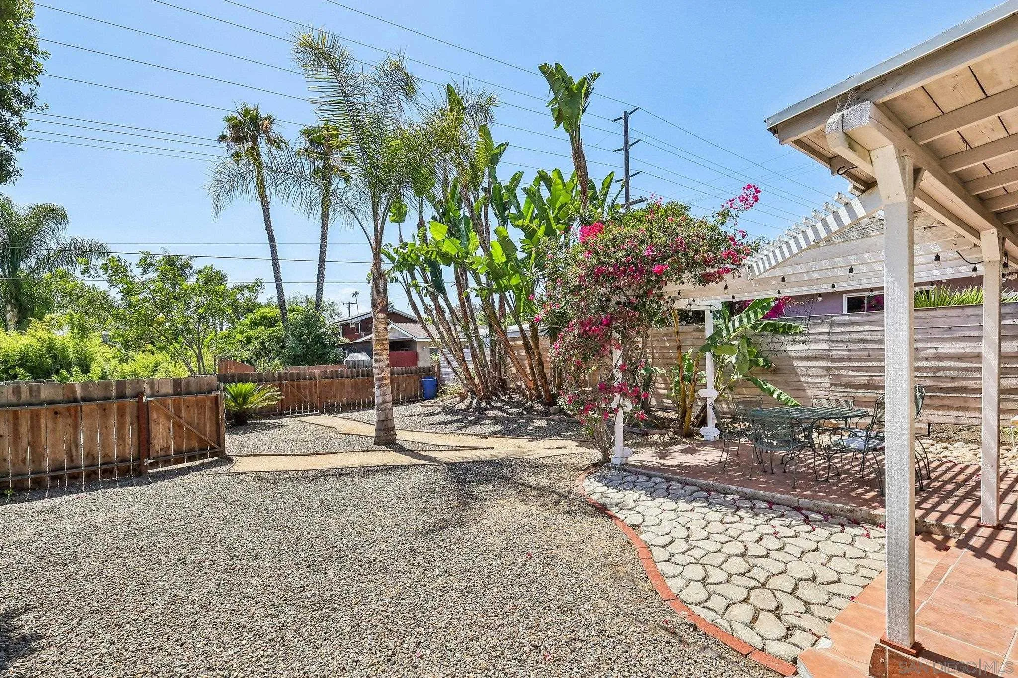 https://cdn.realtyfeed.com/cdn/127/260012733/6e3ba0078aa53723fad8e9a13d059924.webp