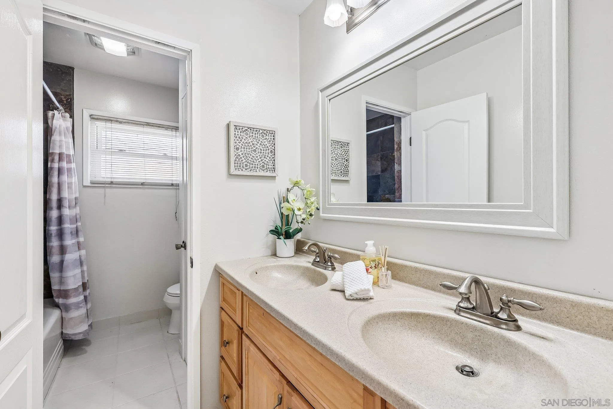 https://cdn.realtyfeed.com/cdn/127/260012733/8c513ed3816b098c7edccc420bafcccb.webp