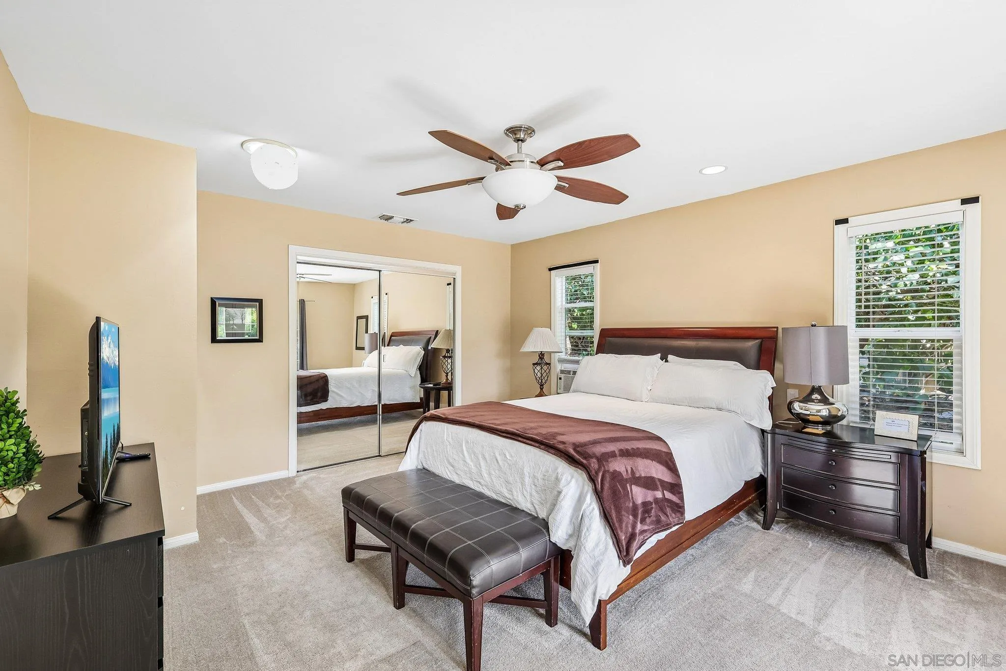 https://cdn.realtyfeed.com/cdn/127/260012733/8d1f7838b4fc54931b2b6582d82448a3.webp